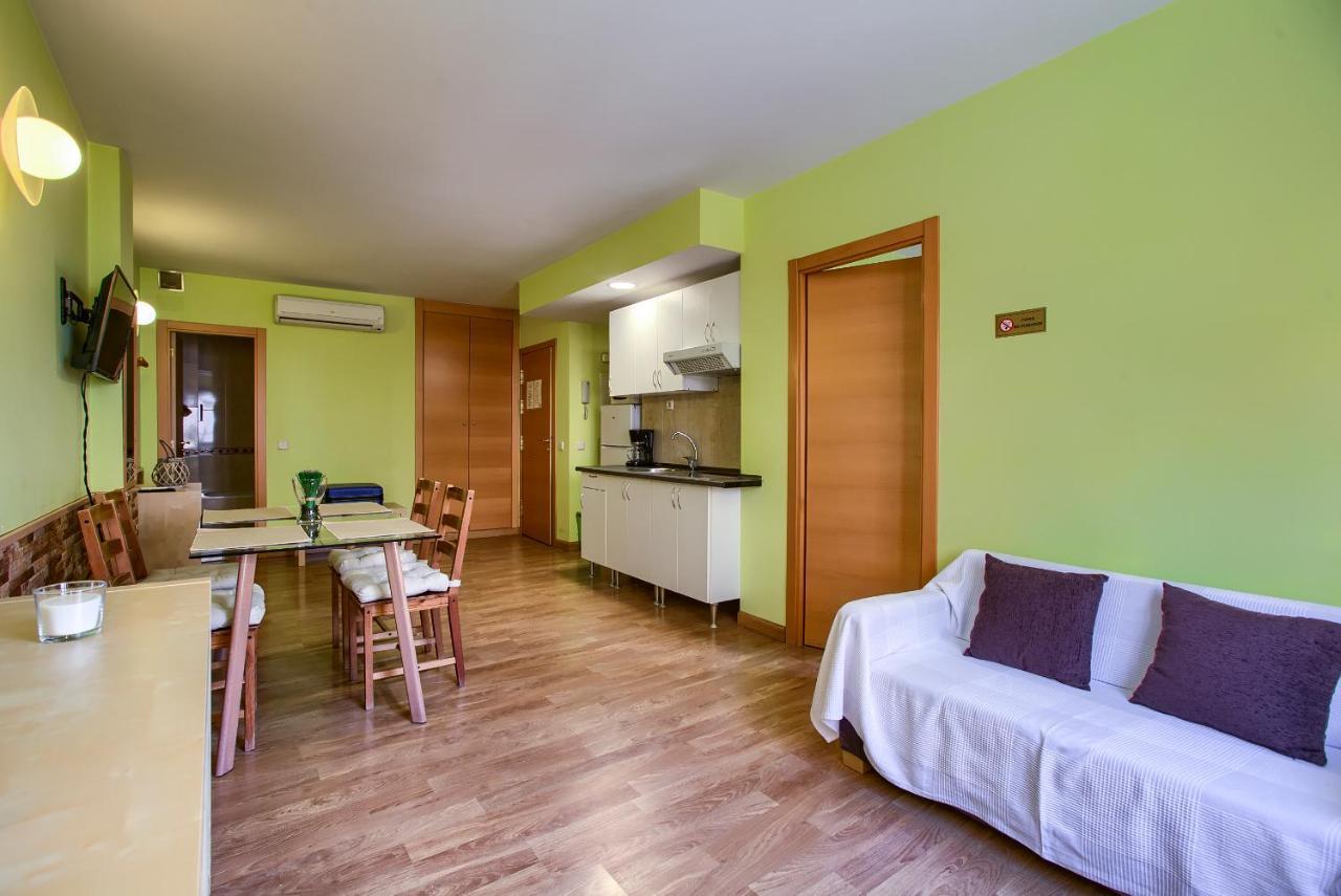 Apartamentos Barajas Madrid Exterior photo